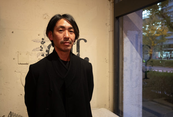 GLITCH COFFEE & ROASTERS offers the best hand-drip coffee from Japan to the world, bringing out the best of the farm's unique characteristics.